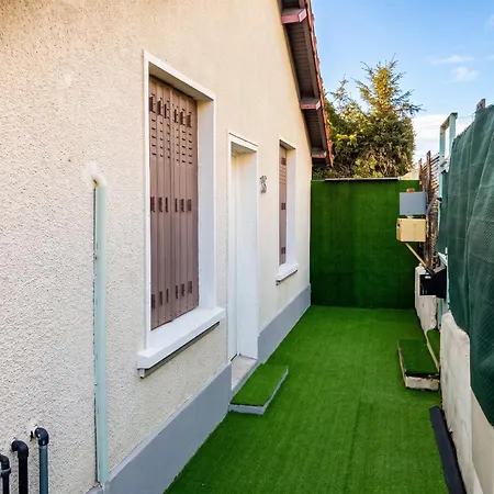 Casa de férias Petit Havre De Paix à Avec Jardin Bobigny